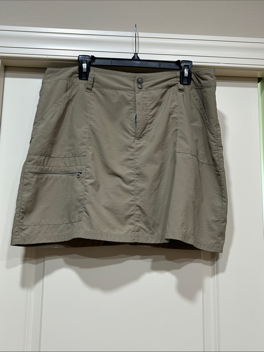 Lightweight Khaki Utility Skort with Zip Pocket
